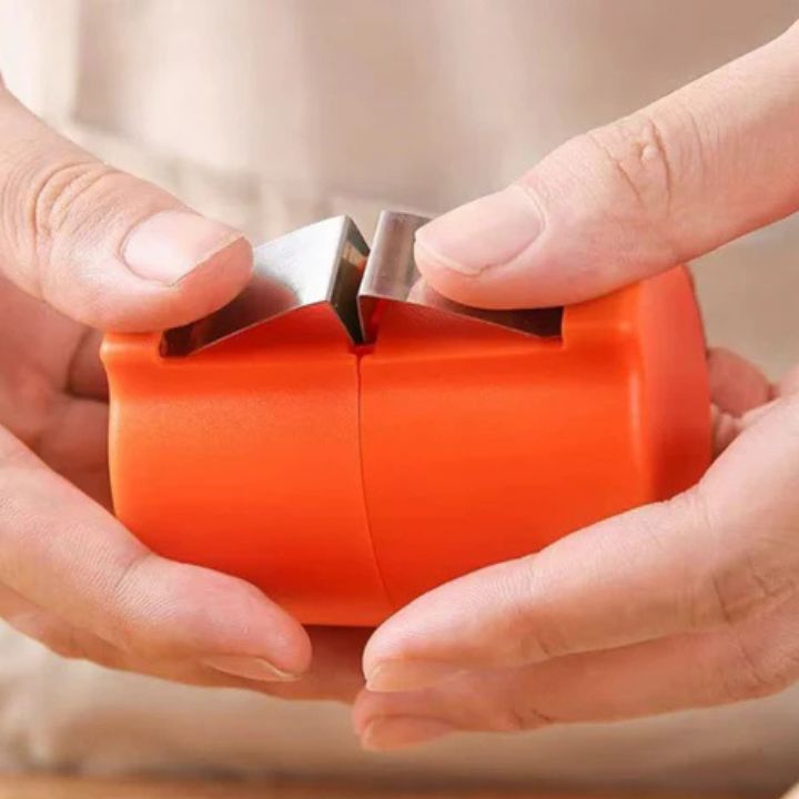 Efficient egg cracker – Open your eggs effortlessly