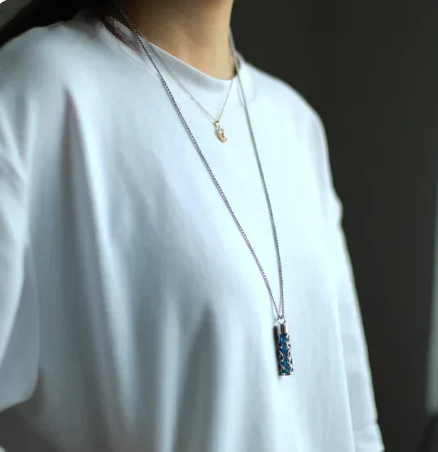 Collier diffuseur d’arômes avec pads interchangeables