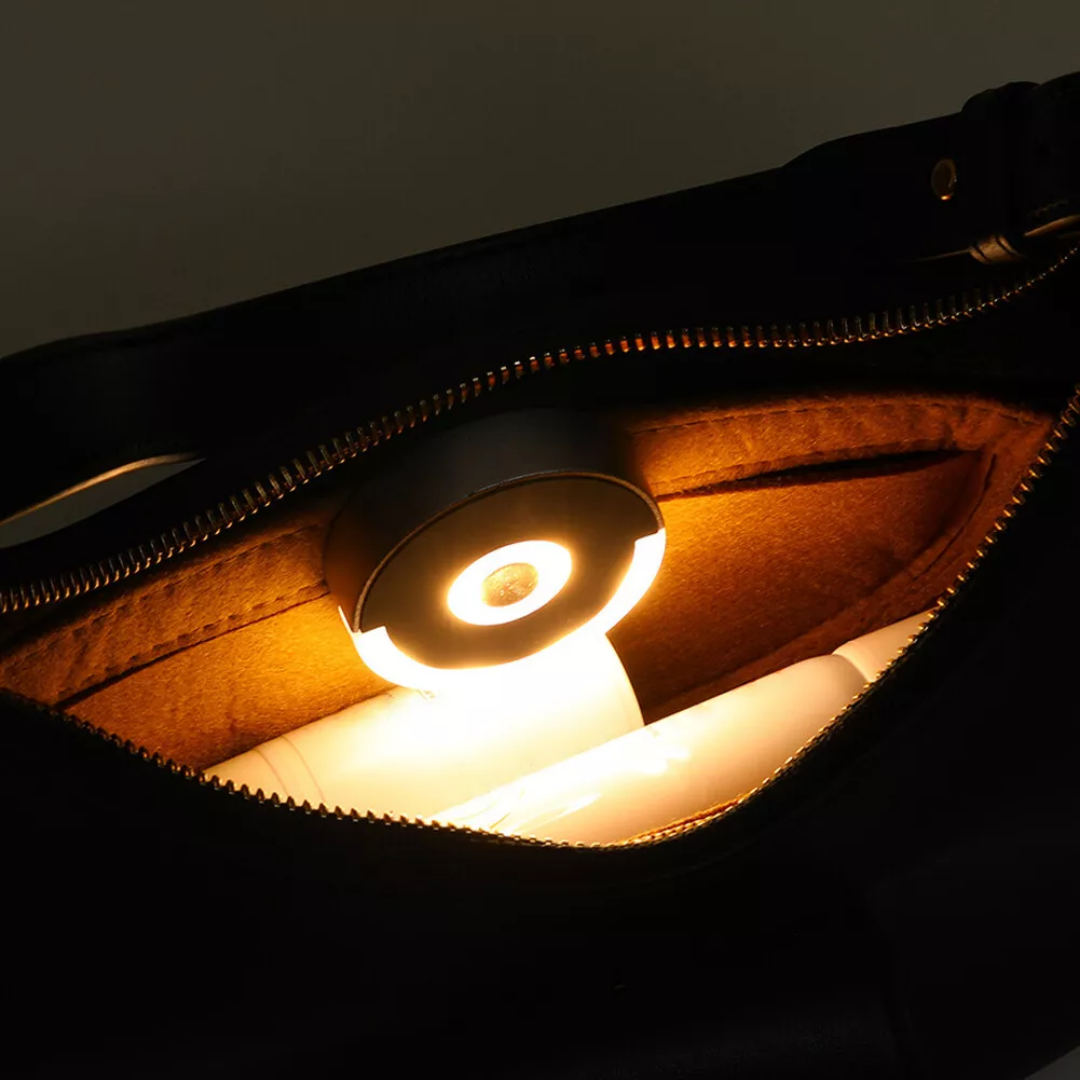 Éclairez votre sac instantanément, même dans le noir total