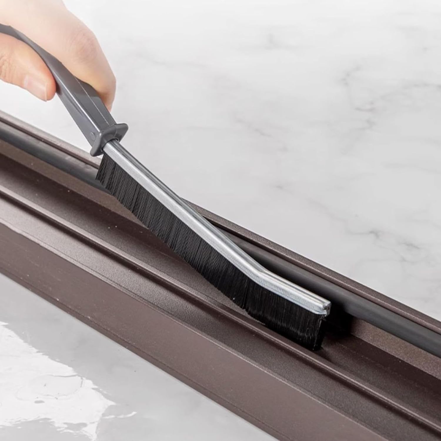 Curved cleaning brush with ultra-fine bristles