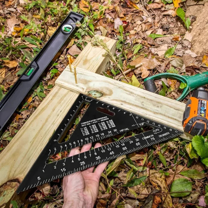 Essential 5-in-1 tool for perfect cuts