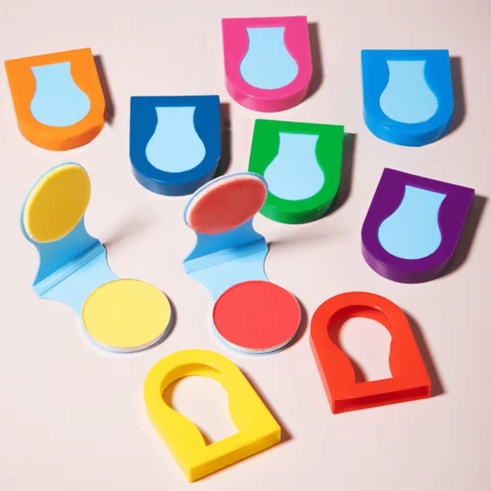 Fun and temporary hair coloring in 5 seconds 