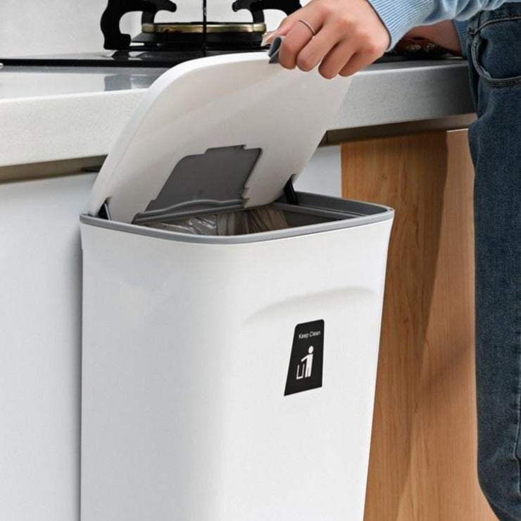 Hanging leak-proof and odor-proof trash can for a spotless kitchen 