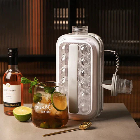 2-in-1 bottle with integrated ice cube mold 