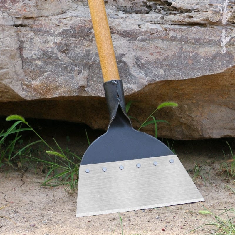 Ergonomic garden spade for effective maintenance of your green space 