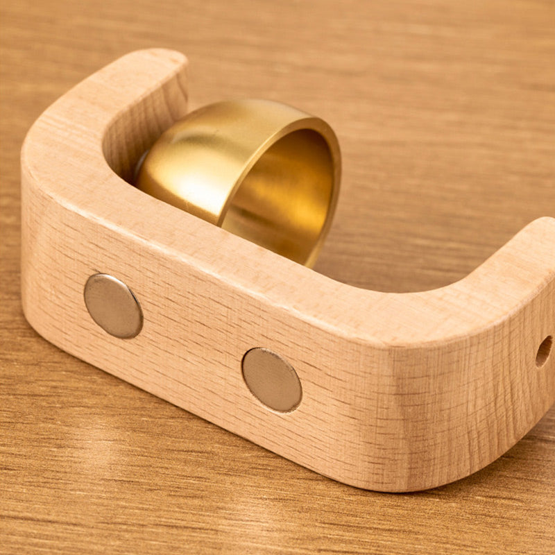 Elegant magnetic doorbell for a warm welcome 